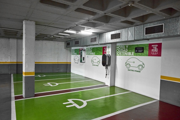 APARCAMIENTO Y ZONA BICI